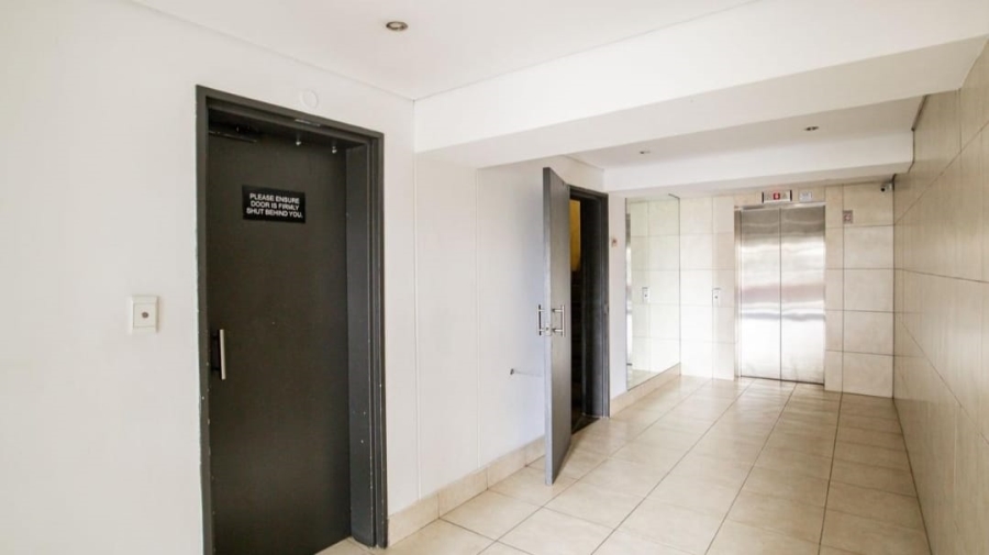 To Let 1 Bedroom Property for Rent in Wynberg Upper Western Cape